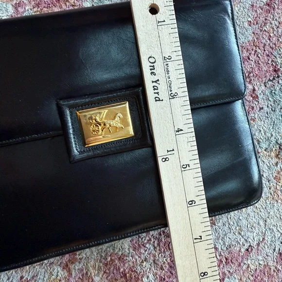 Vintage bag with a chain strap. - Picture 8 of 11